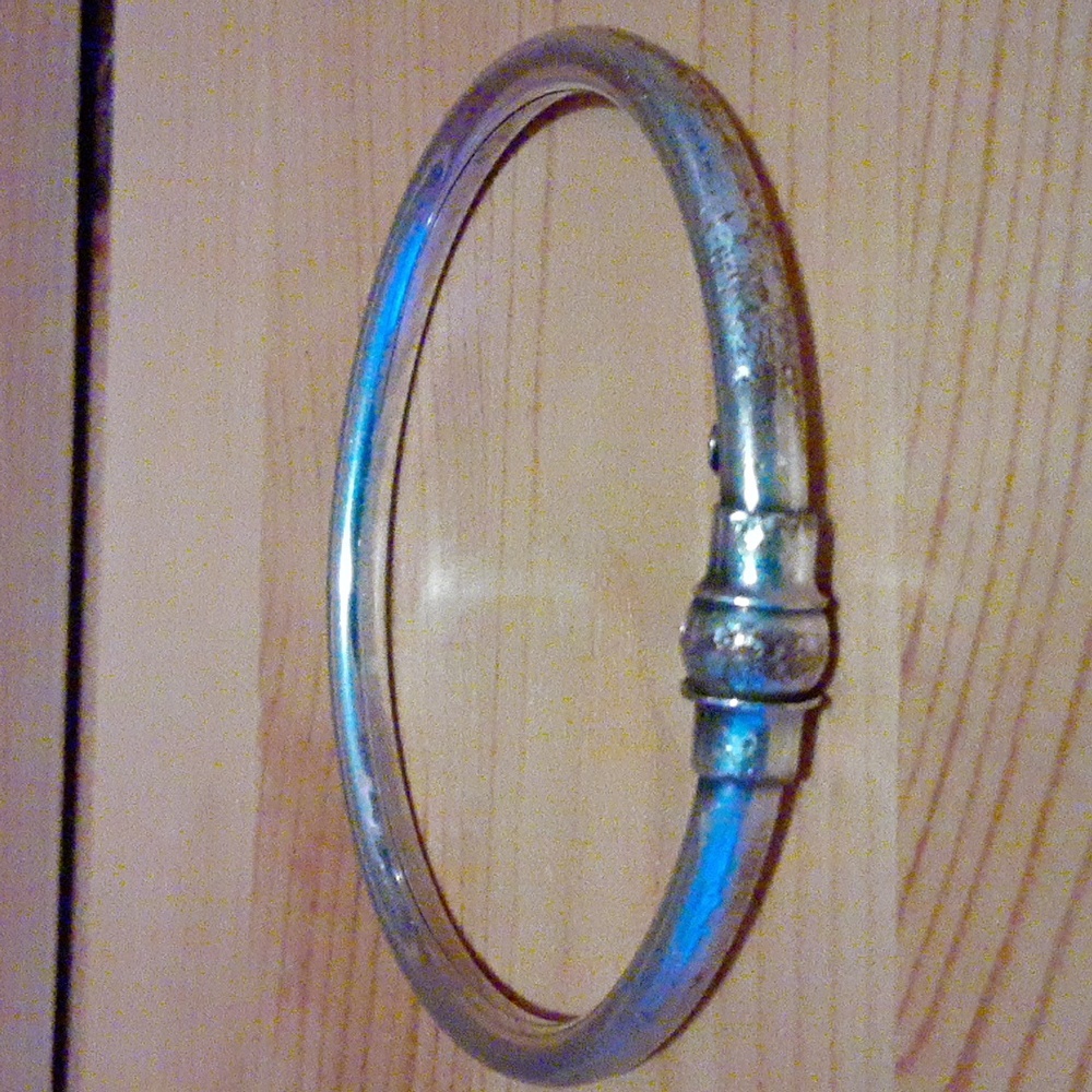 Sterling silver bangle